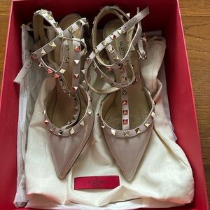 VALENTINO GARAVANI
Patent Rockstud Heels